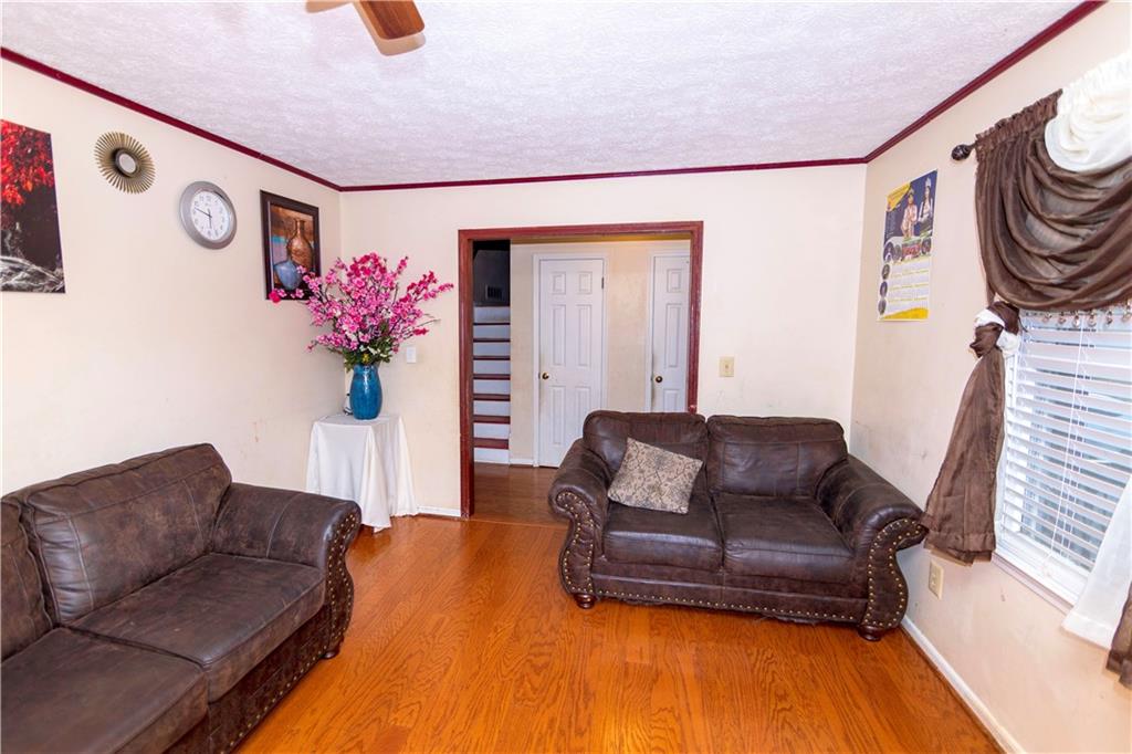 775 Shannon Way Lawrenceville, GA 30044 - Photo 9 of 24 a living room with furniture and a couch
