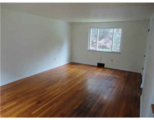 1490 Anderson Road Pittsburgh, PA 15209 - Photo 2 of 6 Living Room.