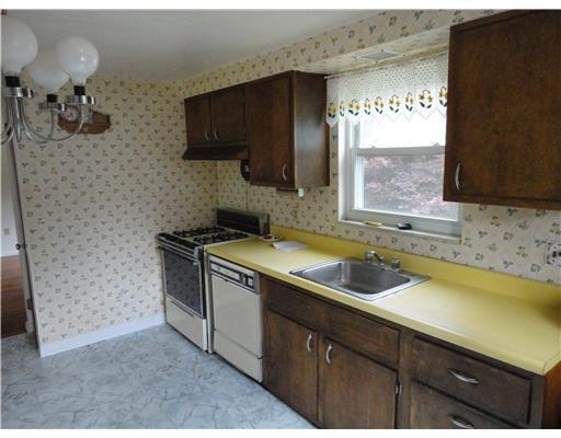 1490 Anderson Road Pittsburgh, PA 15209 - Photo 4 of 6 Kitchen.