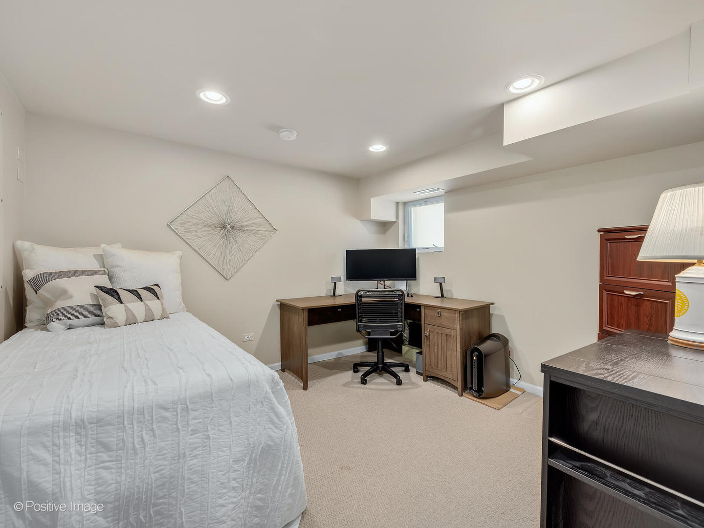 302 Southcote Road Riverside, IL 60546 - Photo 30 of 40 a bedroom with a bed and a computer on a desk