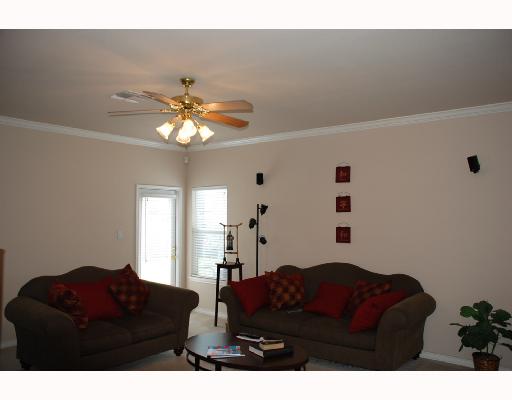 8001 Loomis Drive Corpus Christi, TX 78414 - Photo 2 of 7 a living room with furniture