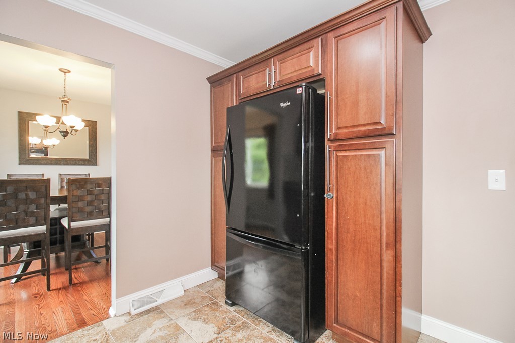 7622 Roeper Road Parma, OH 44134 - Photo 11 of 33