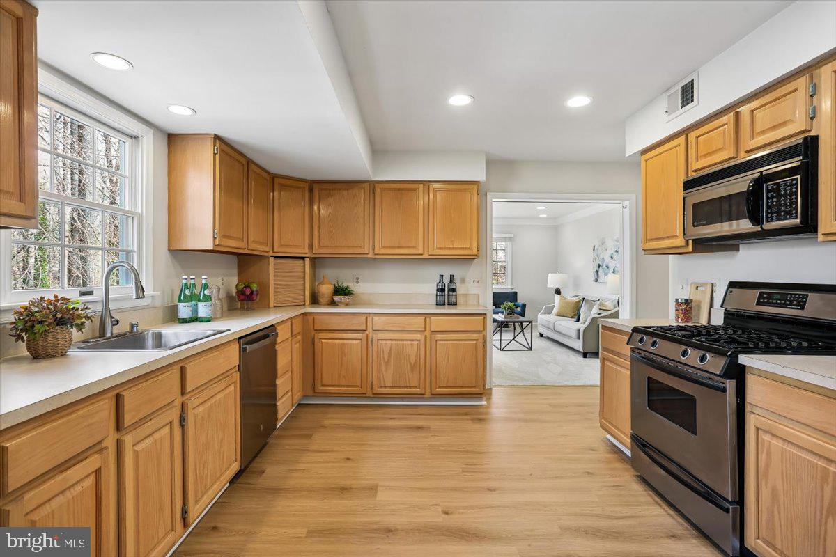 17413 Rio Dulce Court Olney, MD 20832 - Photo 17 of 85 Kitchen open to family room