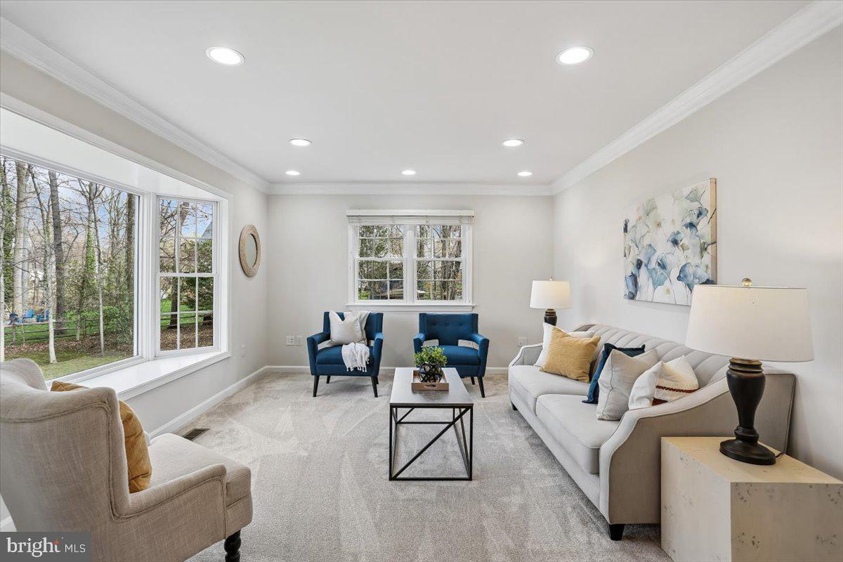 17413 Rio Dulce Court Olney, MD 20832 - Photo 26 of 85 Family room off kitchen with bay window
