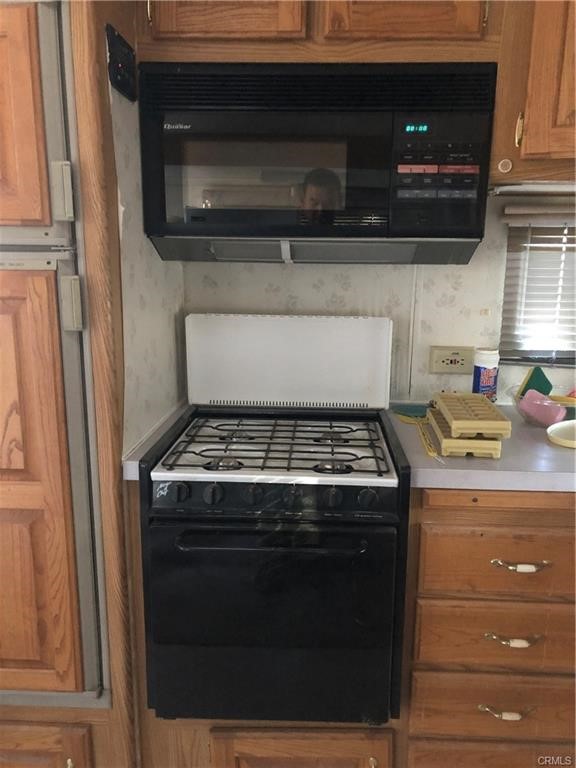 58160 Bliss Road Anza, CA 92539 - Photo 5 of 24 a stove top oven sitting inside of a kitchen