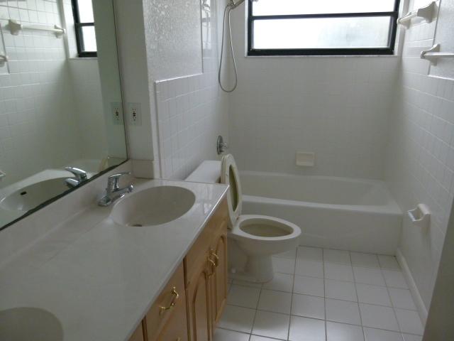 17581 Weeping Willow Trail Boca Raton, FL 33487 - Photo 4 of 12 guest bath