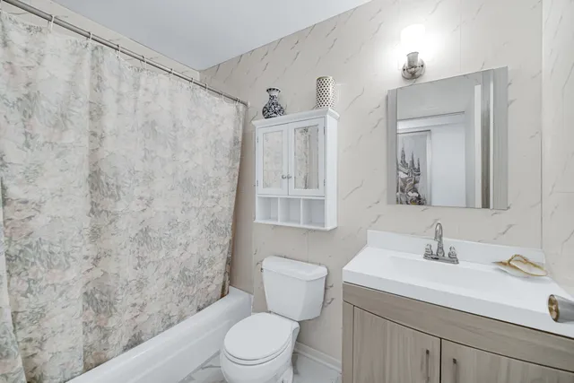 $183,000 | 521 Coventry Lane, Unit 12, Crystal Lake, IL 60014