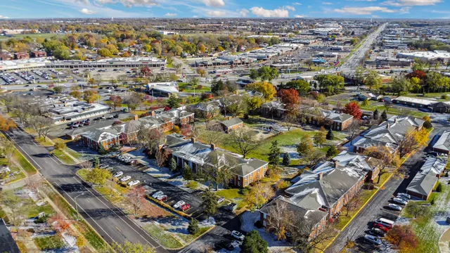 $183,000 | 521 Coventry Lane, Unit 12, Crystal Lake, IL 60014