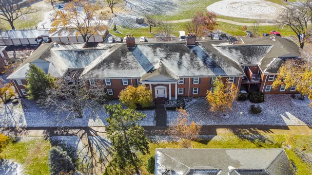 $183,000 | 521 Coventry Lane, Unit 12, Crystal Lake, IL 60014