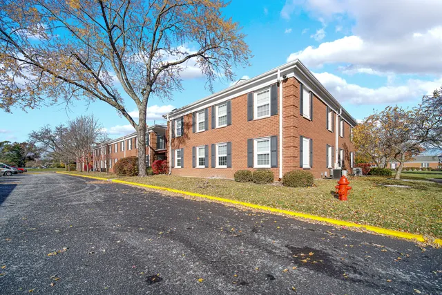 $183,000 | 521 Coventry Lane, Unit 12, Crystal Lake, IL 60014