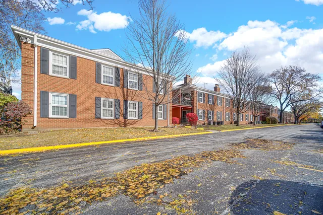 $183,000 | 521 Coventry Lane, Unit 12, Crystal Lake, IL 60014