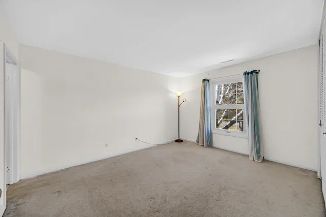 $183,000 | 521 Coventry Lane, Unit 12, Crystal Lake, IL 60014