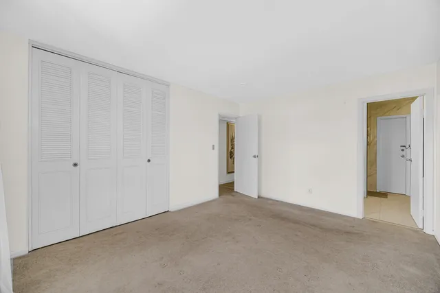 $183,000 | 521 Coventry Lane, Unit 12, Crystal Lake, IL 60014