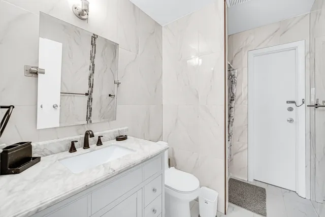 $183,000 | 521 Coventry Lane, Unit 12, Crystal Lake, IL 60014