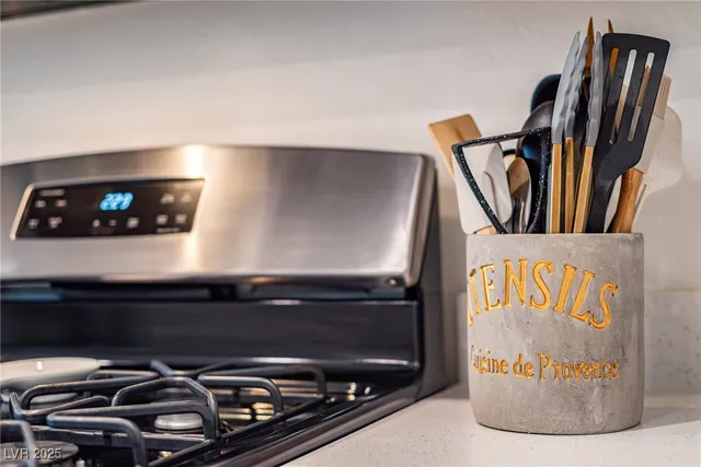 $2,400 | 10718 Lilestone Court, Las Vegas, NV 89166