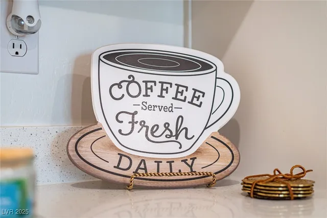 $2,400 | 10718 Lilestone Court, Las Vegas, NV 89166