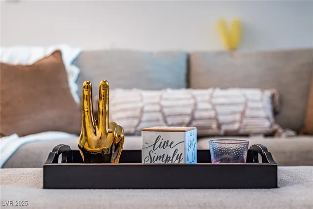 $2,400 | 10718 Lilestone Court, Las Vegas, NV 89166