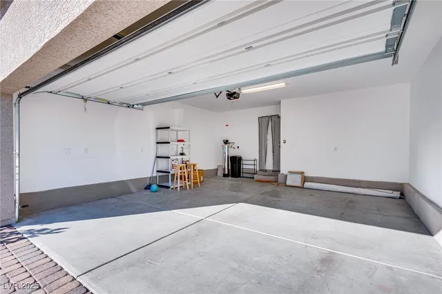 $2,400 | 10718 Lilestone Court, Las Vegas, NV 89166