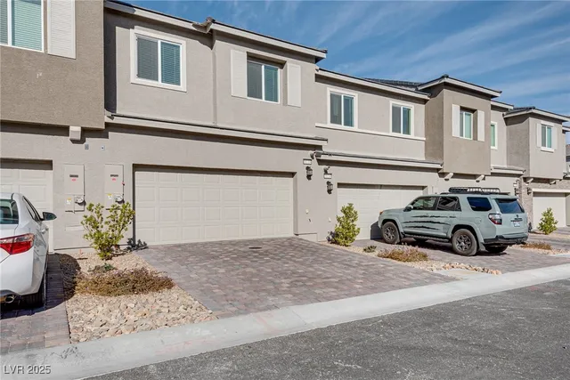 $2,400 | 10718 Lilestone Court, Las Vegas, NV 89166