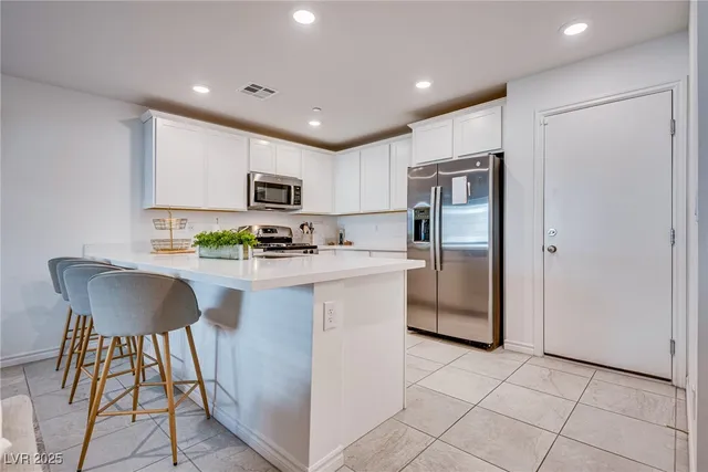 $2,400 | 10718 Lilestone Court, Las Vegas, NV 89166