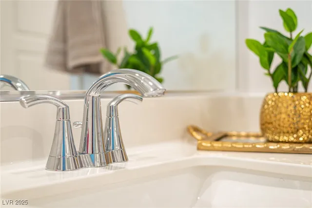 $2,400 | 10718 Lilestone Court, Las Vegas, NV 89166