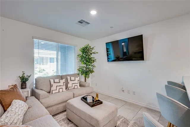$2,400 | 10718 Lilestone Court, Las Vegas, NV 89166