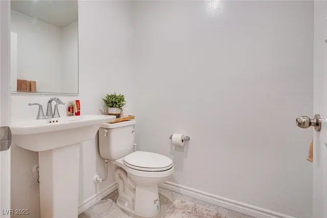 $2,400 | 10718 Lilestone Court, Las Vegas, NV 89166