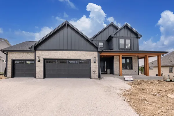 $949,900 | N66-w21485 Sagebrush Drive, Menomonee Falls, WI 53051