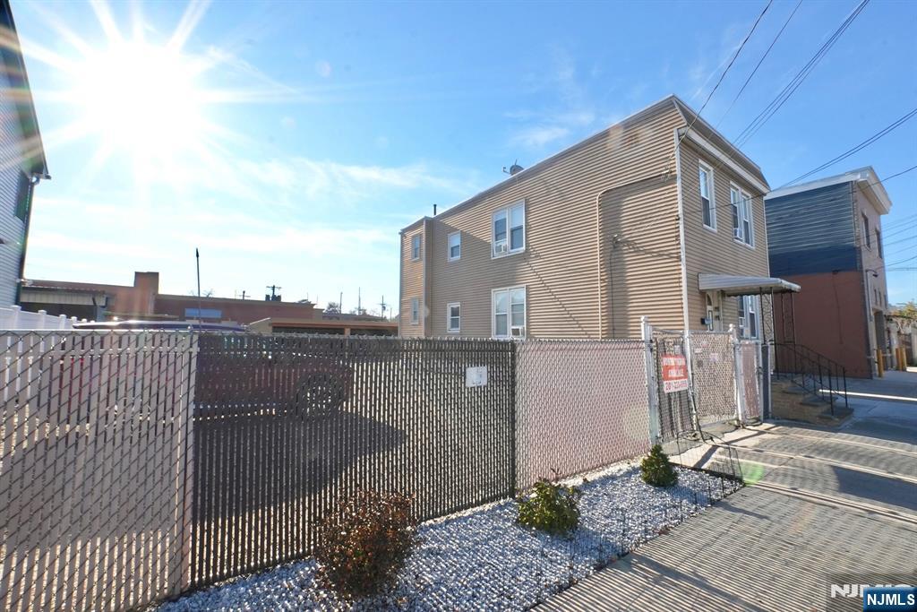 125 Malvern Street Newark, NJ 07105 - Photo 14 of 19 a terrace view