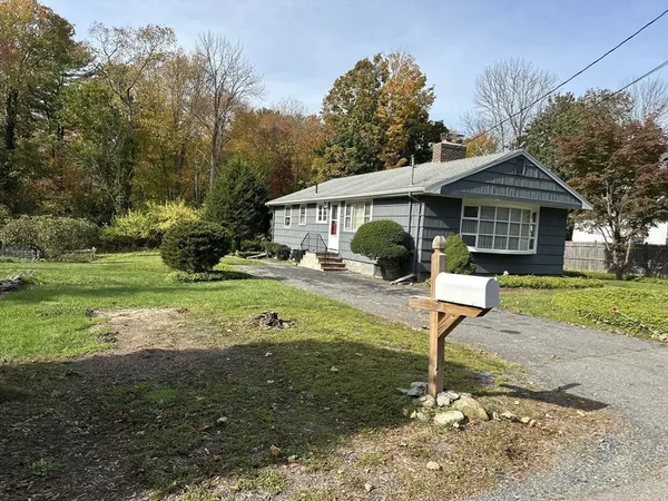 $2,800 | 31 Glenmere Street, West Bridgewater, MA 02379