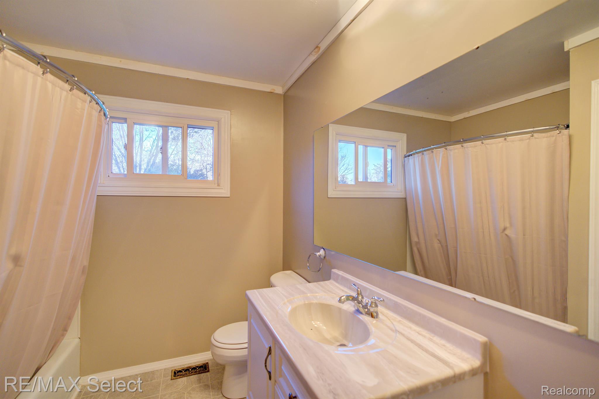 1424 South Graham Road Flint, MI 48532 - Photo 24 of 32 Gallery Image 24