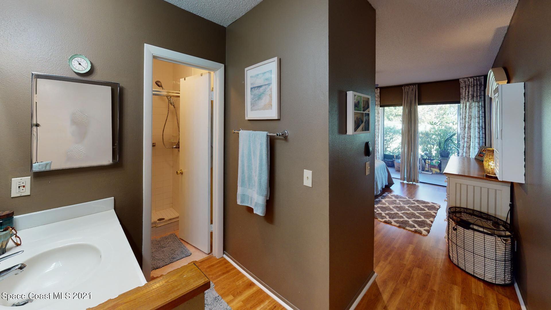 2210 Golf Isle Drive, Unit 906 Melbourne, FL 32935 - Photo 61 of 74 Masther bath 4