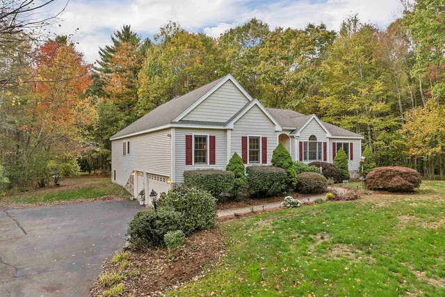 $945,000 | 12 Parshley Lane, Brentwood, NH 03833