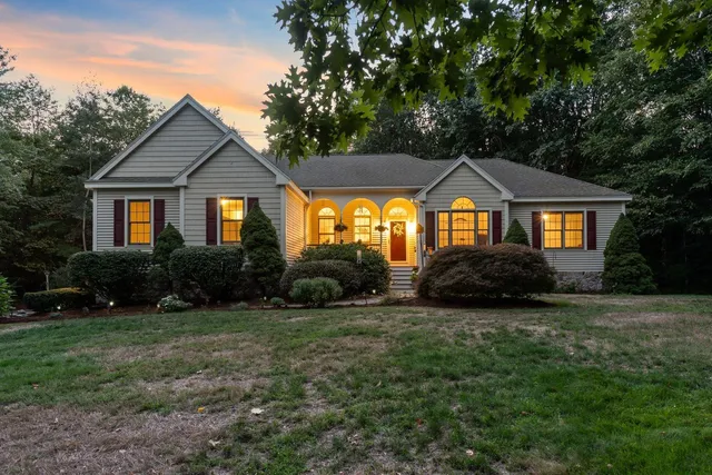 $945,000 | 12 Parshley Lane, Brentwood, NH 03833