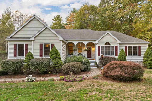 $945,000 | 12 Parshley Lane, Brentwood, NH 03833