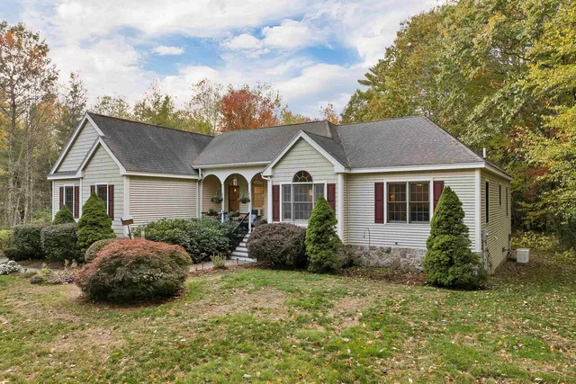 $945,000 | 12 Parshley Lane, Brentwood, NH 03833