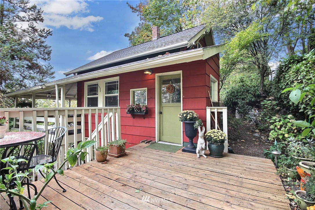 5918 19th Avenue South Seattle, WA 98108 - Photo 1 of 25