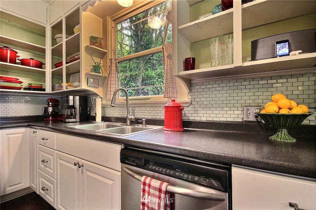 5918 19th Avenue South Seattle, WA 98108 - Photo 5 of 25