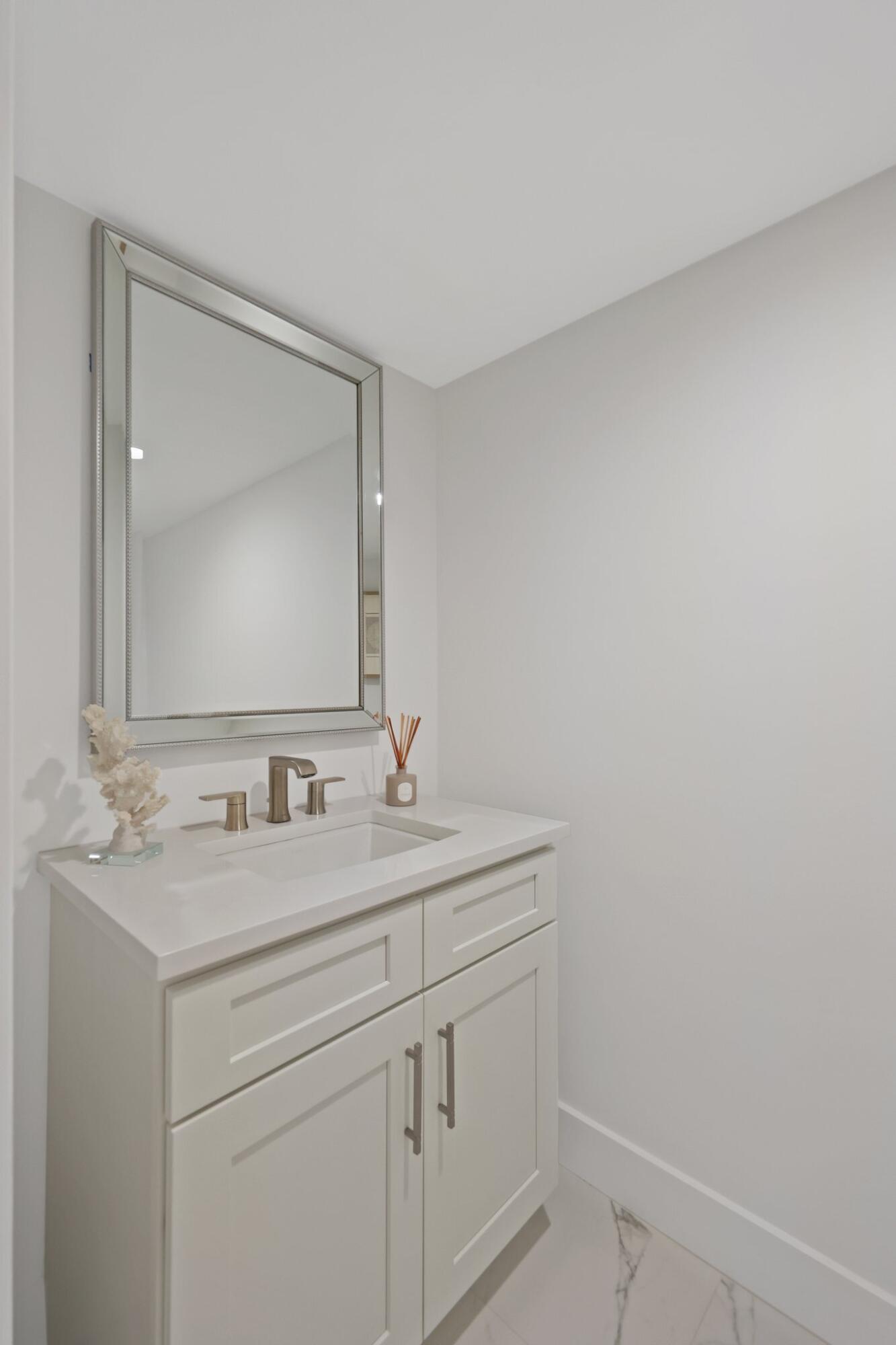 19670 South Beach Road, Unit D314 Jupiter, FL 33469 - Photo 25 of 48 Masterbath Toilet Room