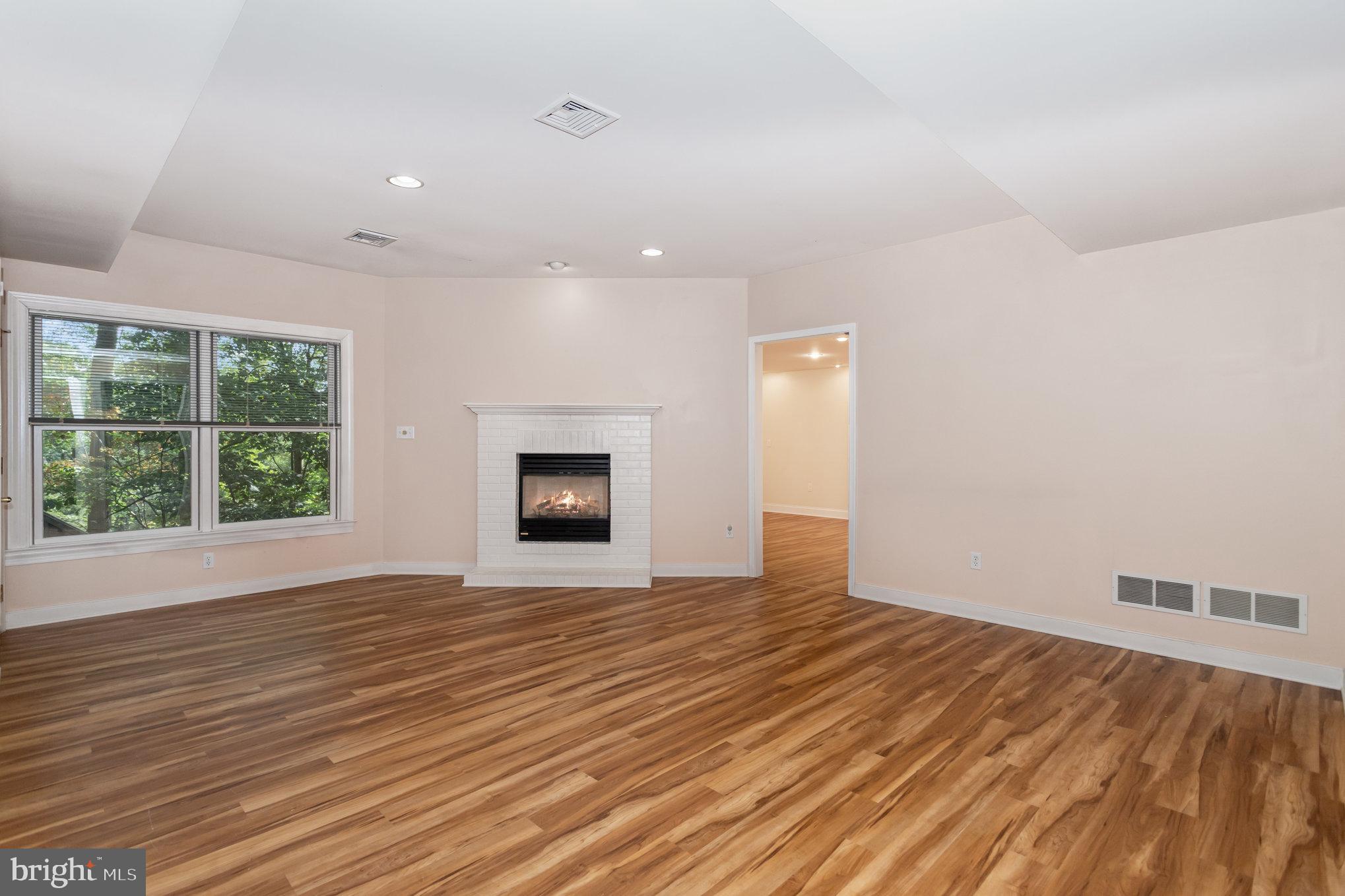 1817 Dogwood Road Harrisburg, PA 17110 - Photo 45 of 64 Living Room - Ground Floor
