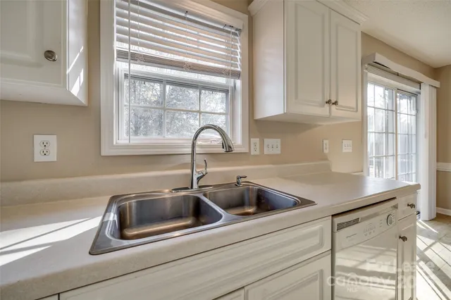 a close view of sink and tap