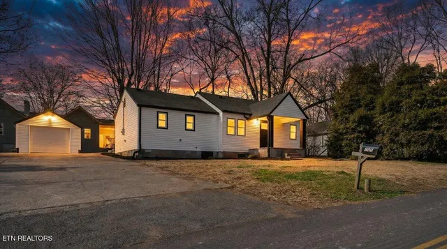 $269,900 | 105 Lenoir Street, Sweetwater, TN 37874