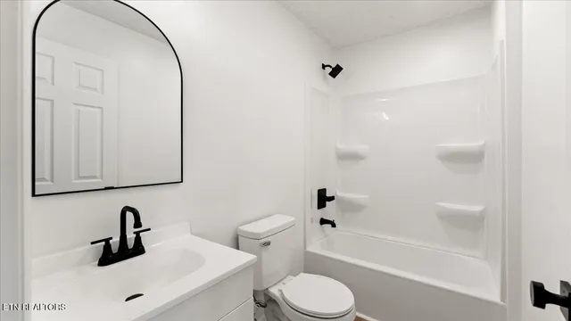 $269,900 | 105 Lenoir Street, Sweetwater, TN 37874