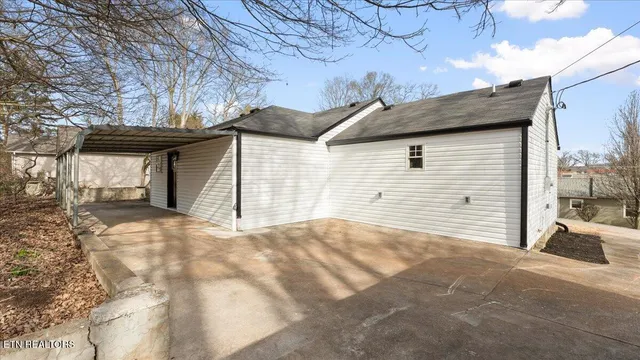 $269,900 | 105 Lenoir Street, Sweetwater, TN 37874