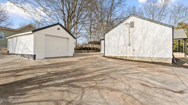 $269,900 | 105 Lenoir Street, Sweetwater, TN 37874