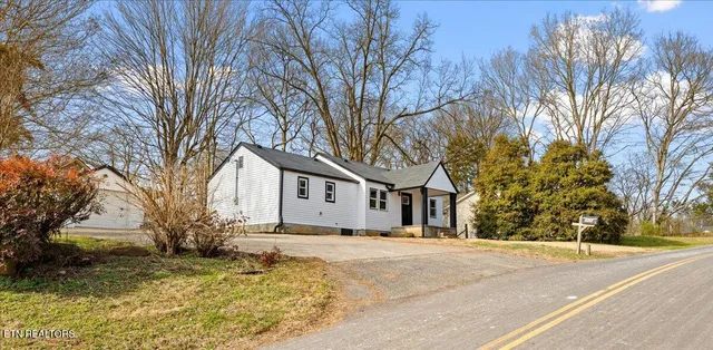 $269,900 | 105 Lenoir Street, Sweetwater, TN 37874