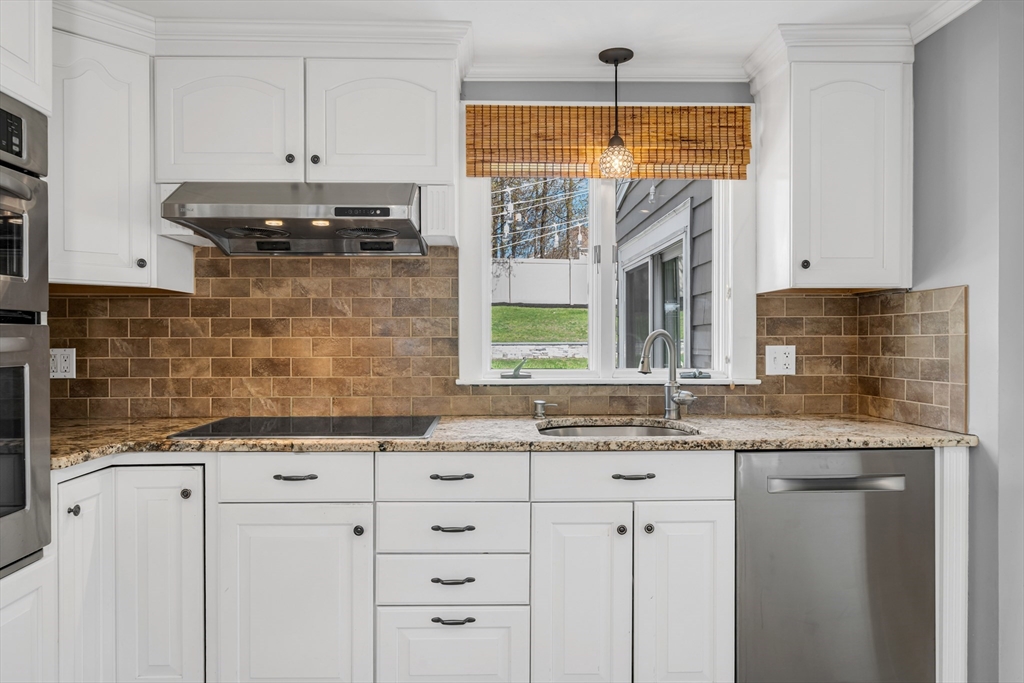 105 MacArthur Road Stoneham, MA 02180 - Photo 8 of 28