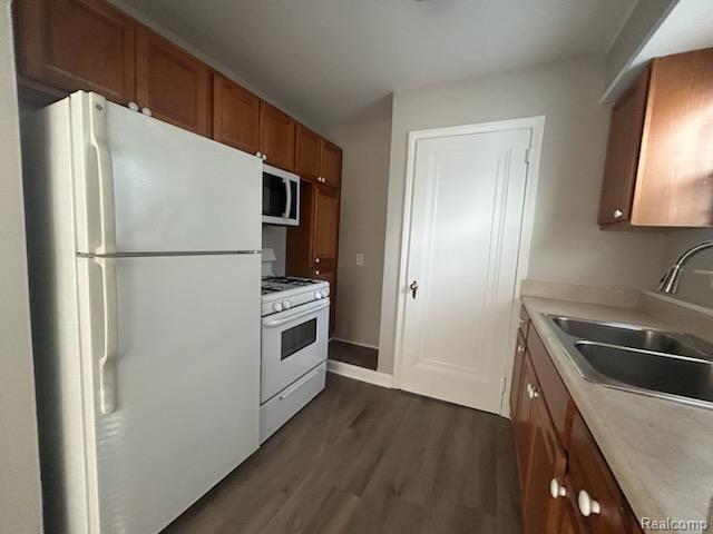 2438 Columbia Road Berkley, MI 48072 - Photo 3 of 17