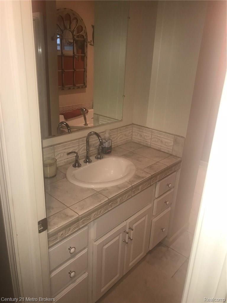 5242 East Carpenter Road Flint, MI 48506 - Photo 16 of 44 IMG_4033.jpg
