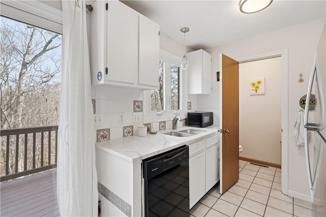 47 Howard Avenue Coventry, RI 02816 - Photo 8 of 29